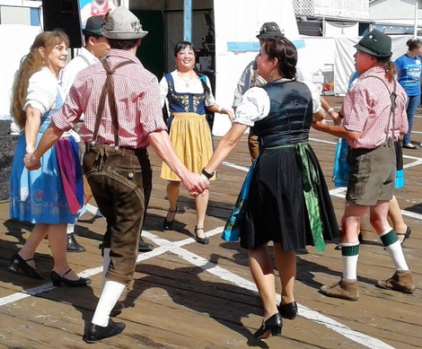 Hire German dancers for a party or wedding