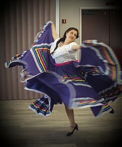 Hire Mexican dancers - parties, birthdays, weddings, quinceañeras
