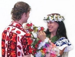 Hawai'ian Lu'au wedding - Lei Presenter