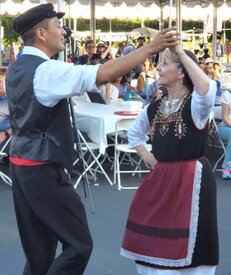 Greek dancers for clubs